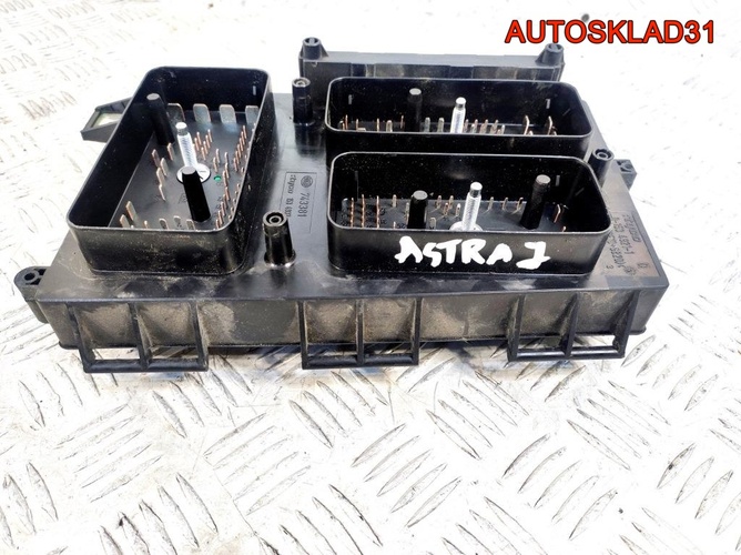Блок предохранителей Opel Astra J A20DTH 13206754