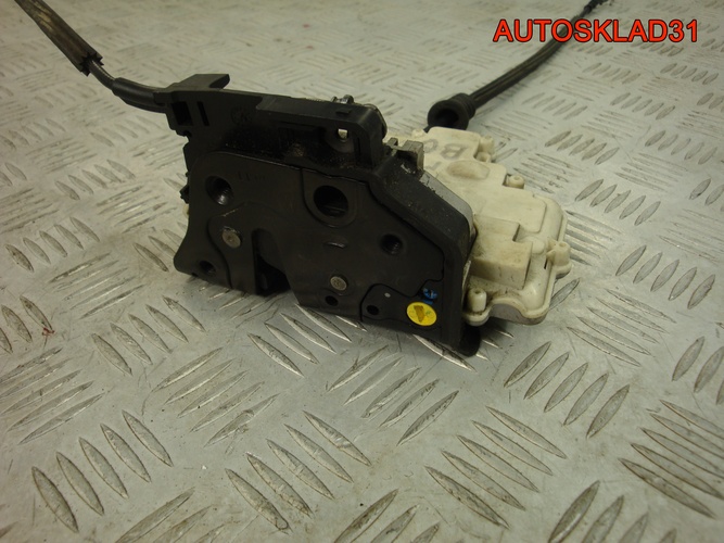 Замок двери передней левой VW Passat B6 3C2837015A