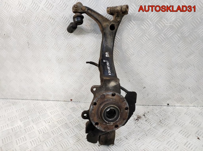 Кулак передний правый VW Passat B5 8D0407258T