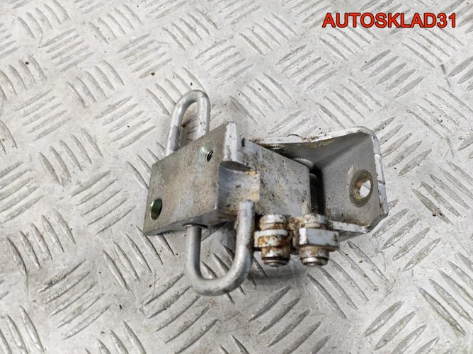 Петля двери задняя правая нижняя Volkswagen Golf 4
