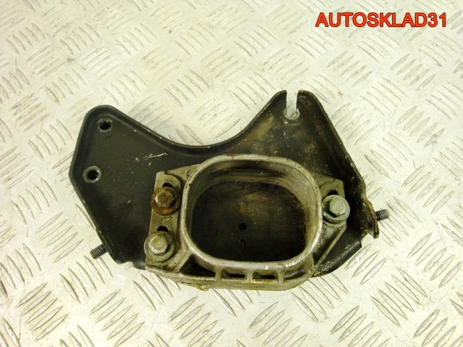 Кронштейн двигателя VW Passat B5 ADR 8D0199225D