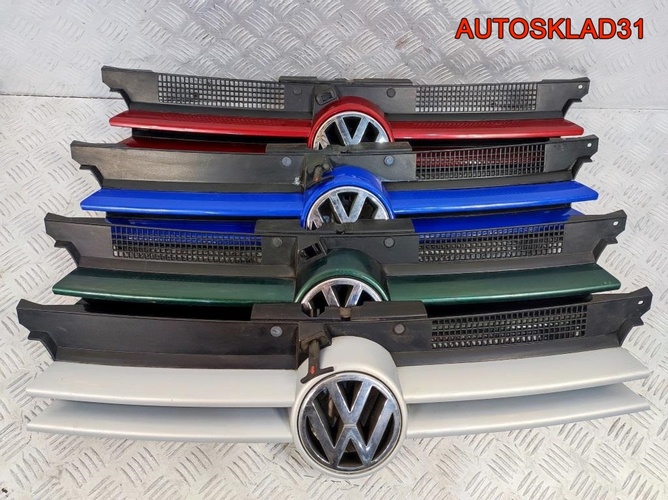 Решетка радиатора Volkswagen Golf 4 1J0853651F