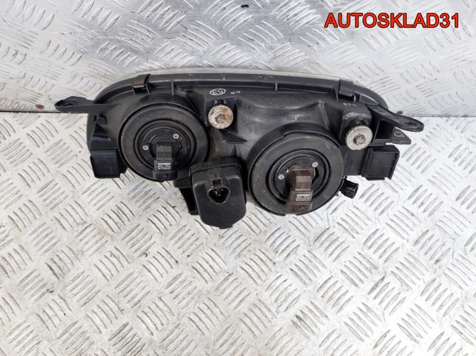 Фара правая Toyota Corolla E11 10077126