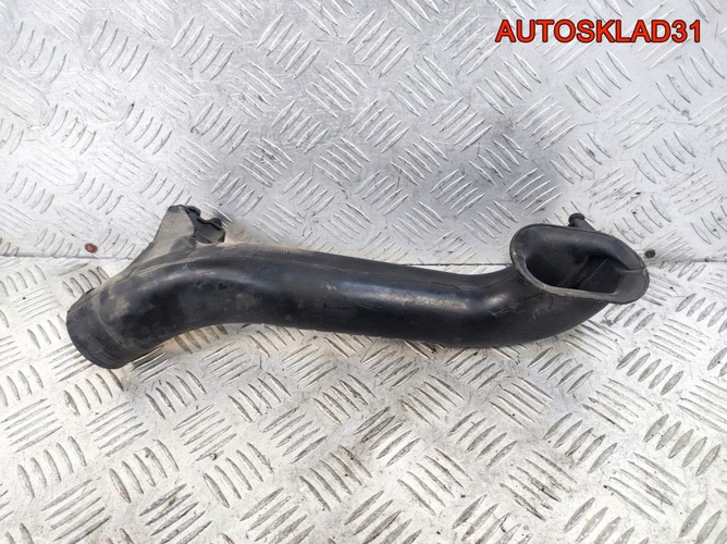 Патрубок воздушного фильтра Opel Astra H 551020308