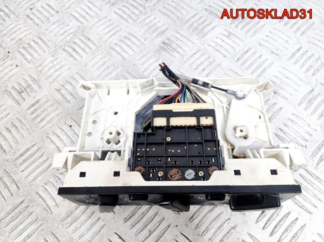 Блок управления печкой Mitsubishi Carisma MR500529