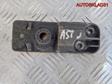 Кронштейн радиатора нижний Opel Astra J 13300486 (Изображение 1)