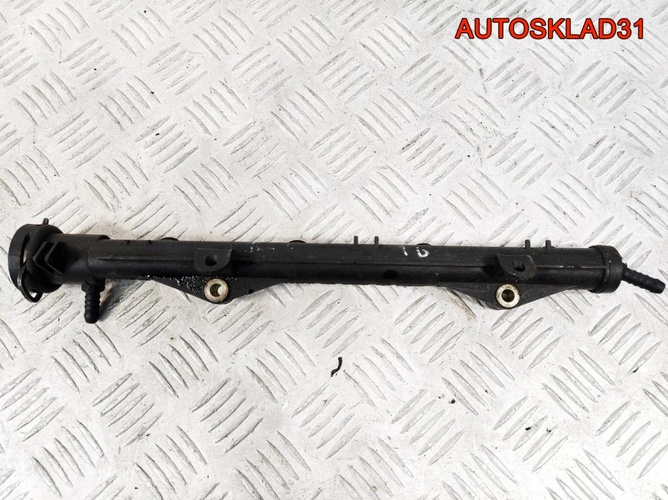 Рейка топливная VW Golf 3 032133319A
