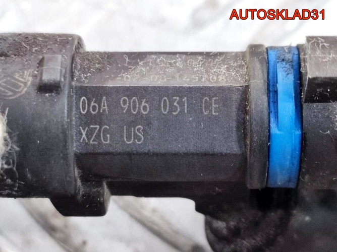 Форсунка топливная VW Golf 5 1,6 BSE 06A906031CE