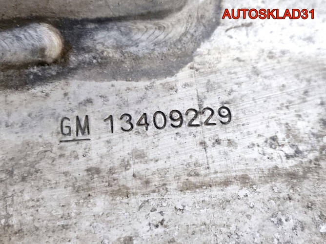 Усилитель заднего бампера Opel Astra J 13409229