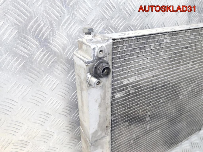 Радиатор основной Audi A8 D2 3,3 AKF 4D0121251AN