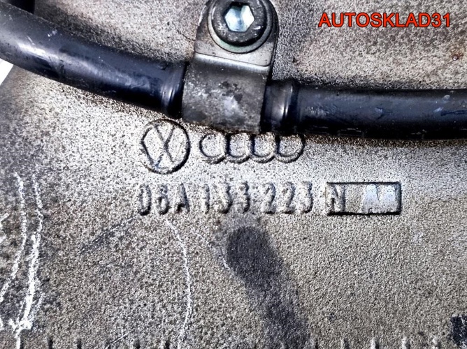 Коллектор впускной VW Golf 4 2.0 AQY 06A133223N 