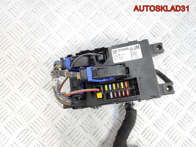 Блок предохранителей салона Opel Corsa D 13142240