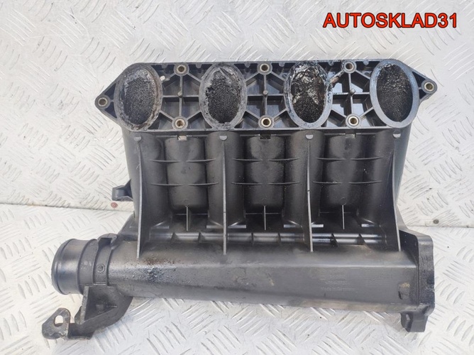 Коллектор впускной Mercedes Vito W638 A6110903337