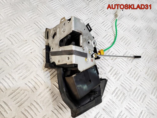 Замок двери передней правой BMW E39 51218235102