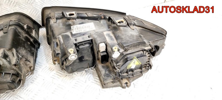 Фары ксеноновые комплект Audi A4 B6 8E0941003C