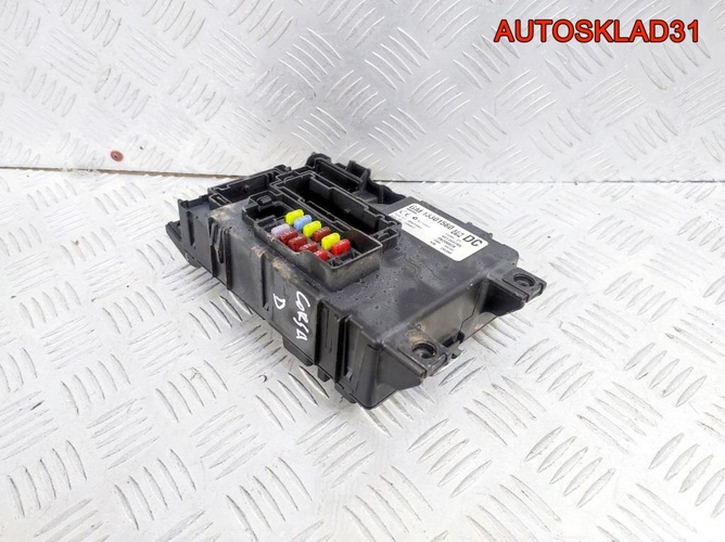 Блок предохранителей салона Opel Corsa D 13301560