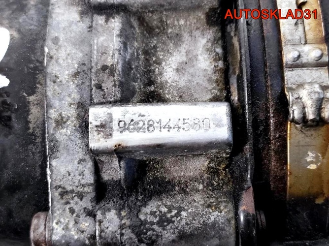 Насос эгур Peugeot 106 183042610J