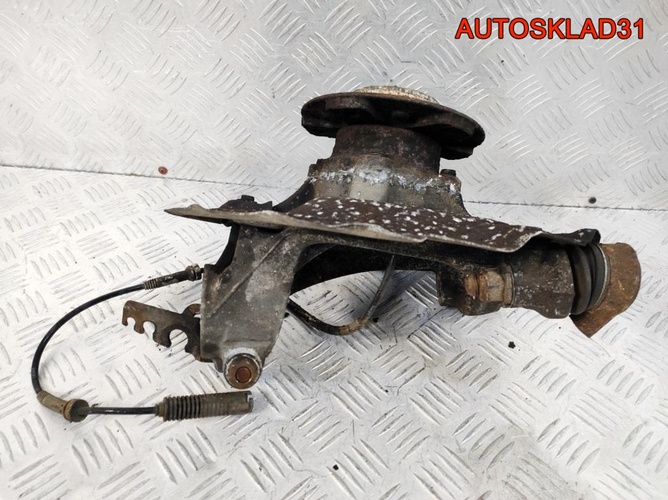 Кулак поворотный перед левый BMW E90 31216764443