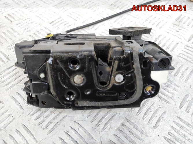 Замок двери передней правой VW Golf 6 5K1837016B