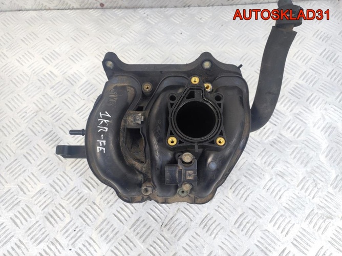 Коллектор впускной Peugeot 107 1,0 1KR-FE Бензин