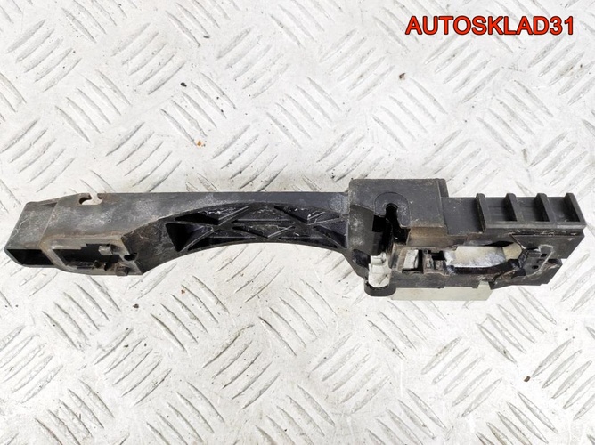 Кронштейн ручки двери перед правой Nissan Qashqai
