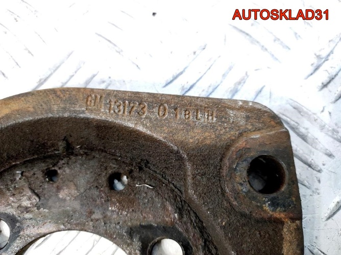 Щит опорный задний левый Opel Astra H 13173018