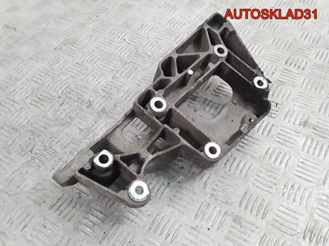 Кронштейн генератора VW Passat B6 BLR 06F903143F