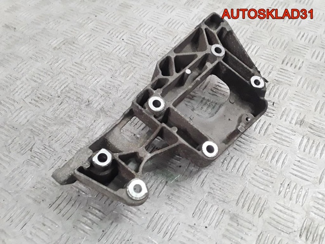 Кронштейн генератора Фольксваген Пассат Б6 2.0 BLR