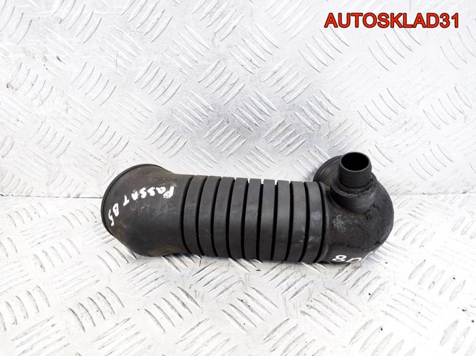 Патрубок турбины VW Passat B5 1,9 AJM 8D0129615C