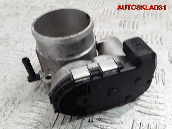 Заслонка дроссельная Audi A3 1,8 AUM 06A133062C