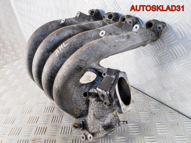 Коллектор впускной VW Passat B5 1.6 AHL 050133223D
