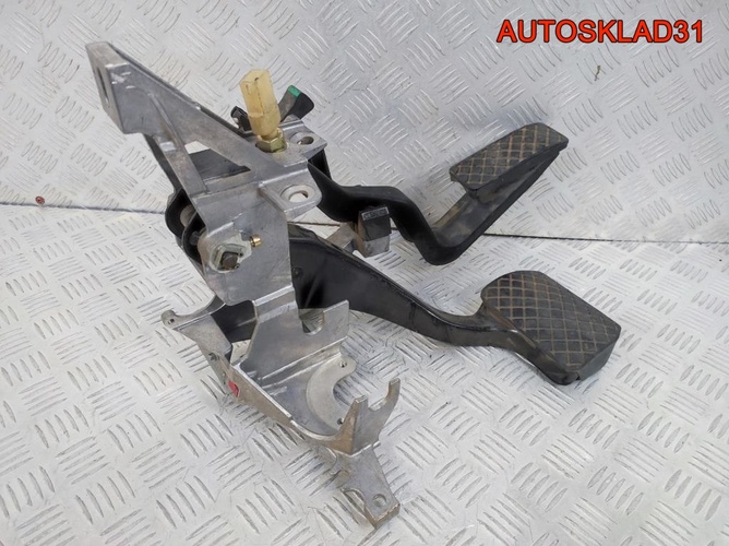 Блок педалей АКПП Audi A4 B5 8D1723140