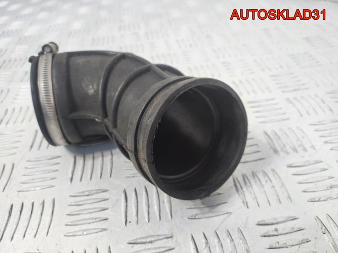 Патрубок воздушного фильтра Opel Astra H 90530766