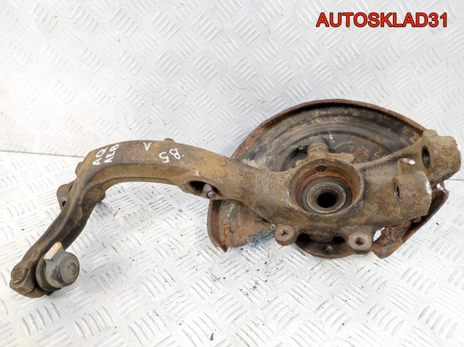 Кулак передний левый VW Passat B5 8D0407257AQ