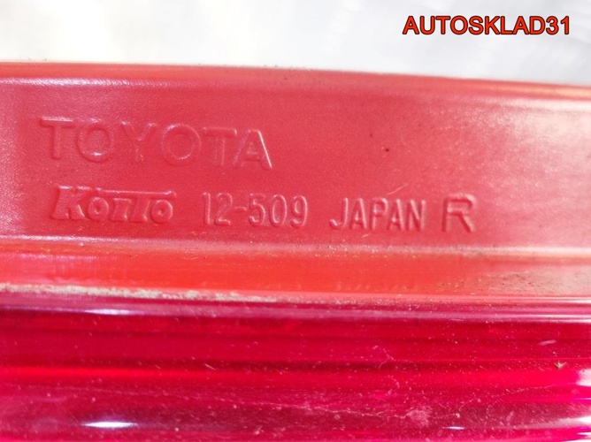 Фонарь задний правый Toyota Auris E15 8155102380