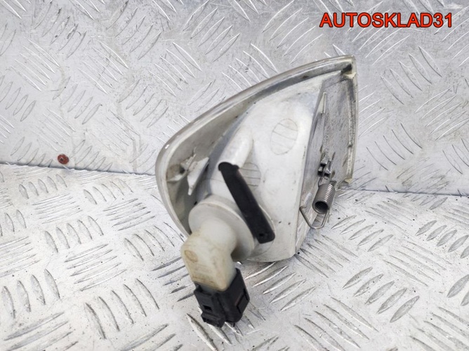 Указатель поворота левый белый VW Polo 6N0953041N