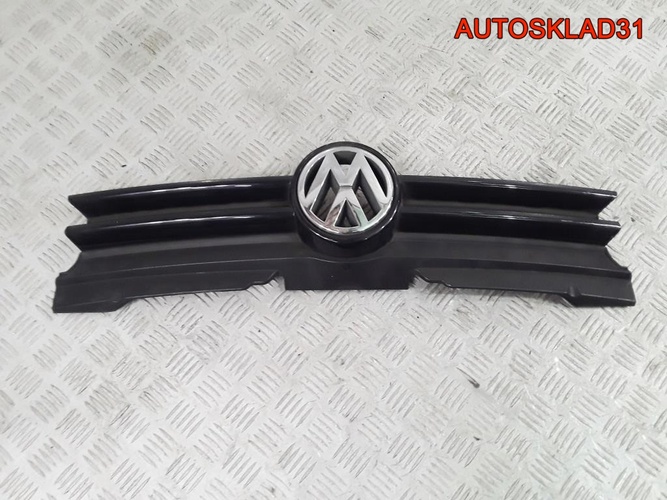 Решетка радиатора Volkswagen Golf 4 1E0853655