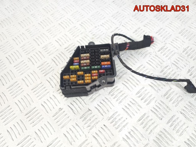 Блок предохранителей салонный Audi A8 D3 8D1941824