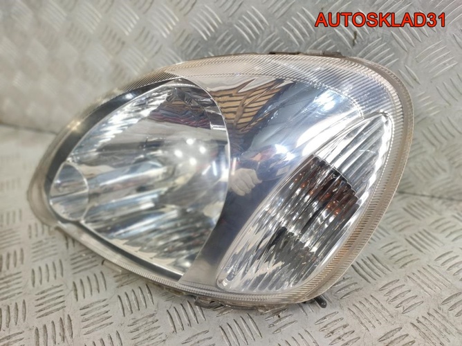Фара левая Toyota Yaris 811700D080 Рестайлинг