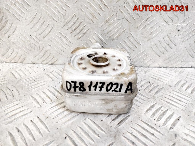 Радиатор масляный Audi A3 8L 1,6 AKL 078117021A