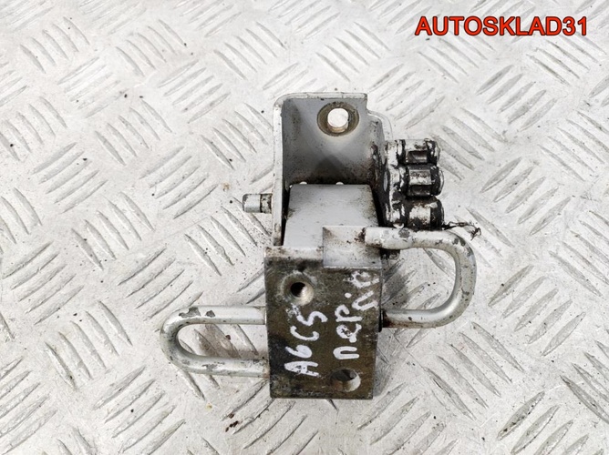 Петля двери передняя правая нижняя Audi A6 C5