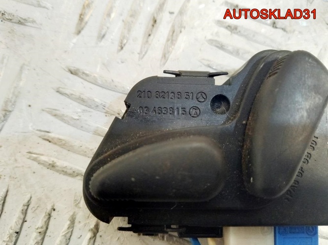 Кнопка регулировки сиденья Mercedes Benz W211
