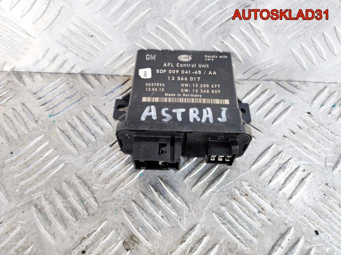 Блок управления светом Opel Astra J 13366017