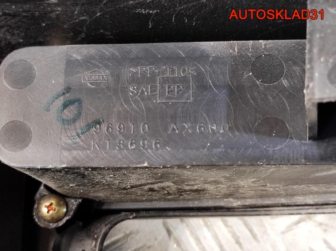 Консоль центральная Nissan Note E11 969109U010