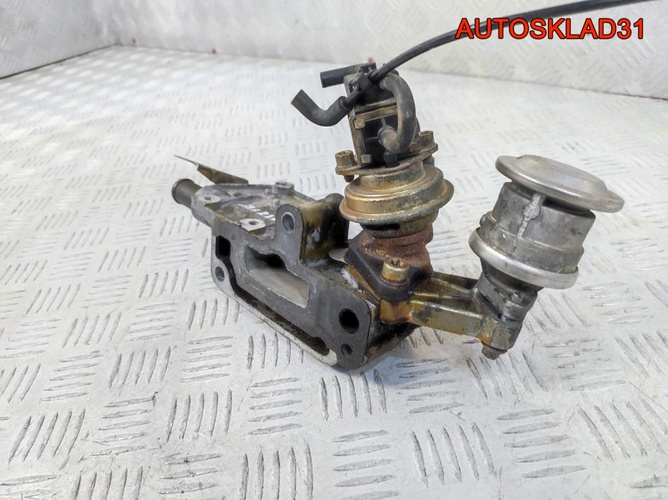 Фланец системы охлаждения Opel Vectra B 90501694
