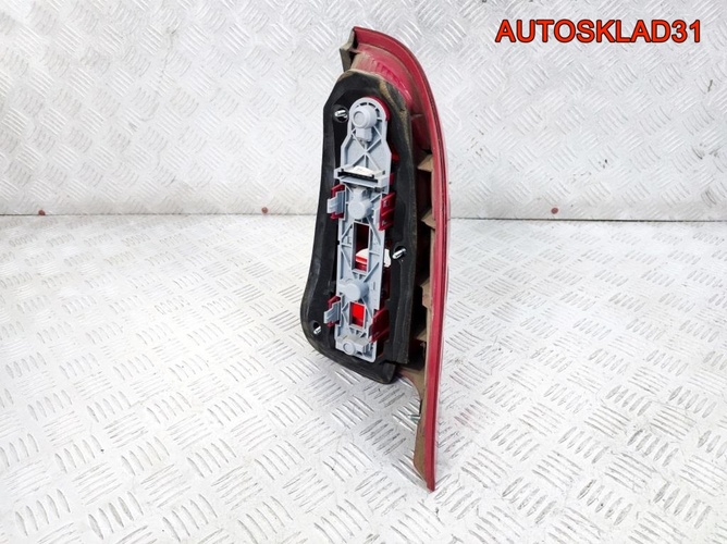 Фонарь задний левый Mercedes W203 Combi 2038202364