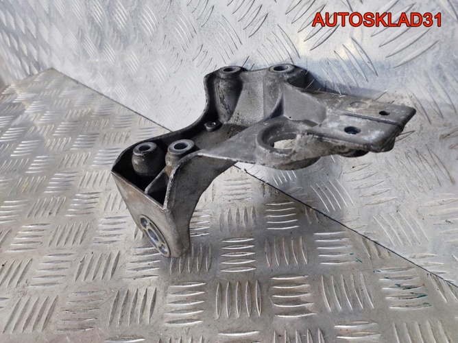 Кронштейн АКПП правый VW Passat B5 8D0399108E