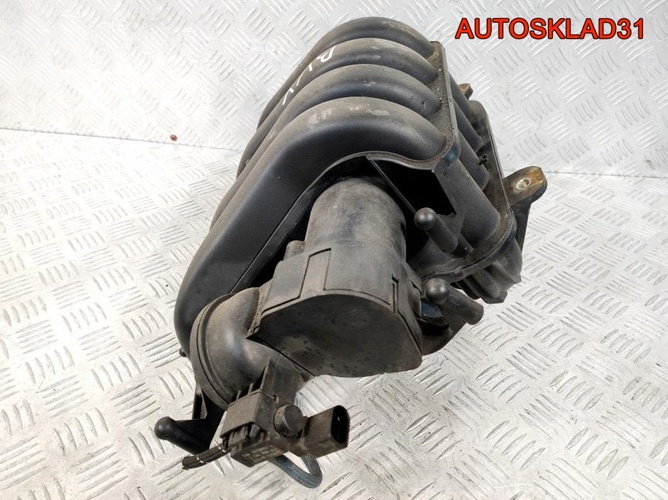 Коллектор впускной VW Passat B6 2.0 BVY 06F133210P