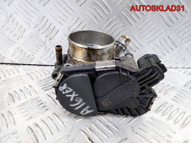 Заслонка дроссельная Opel Astra J A16XER 55561495