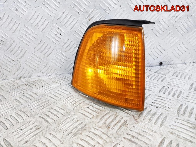 Указатель поворота правый Audi 80 B4 893953050